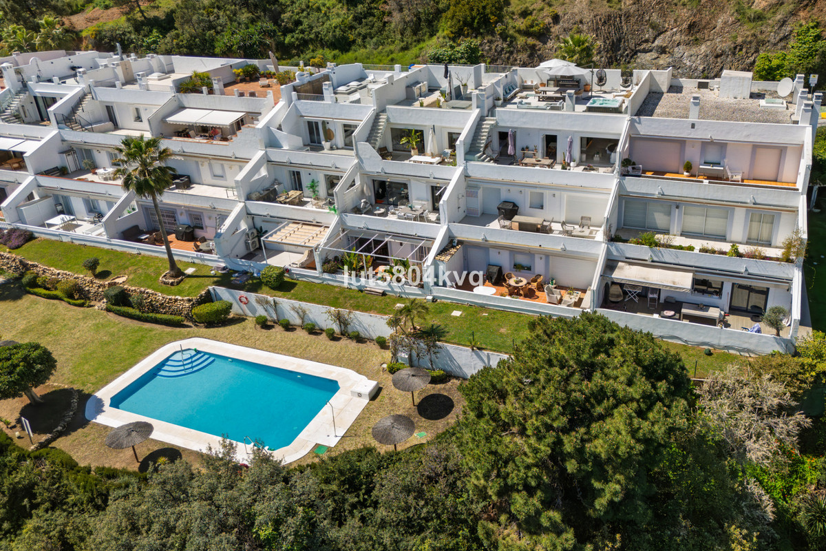 3 Bed Apartment for sale in La Quinta Costa Del Sol, Málaga, Spain