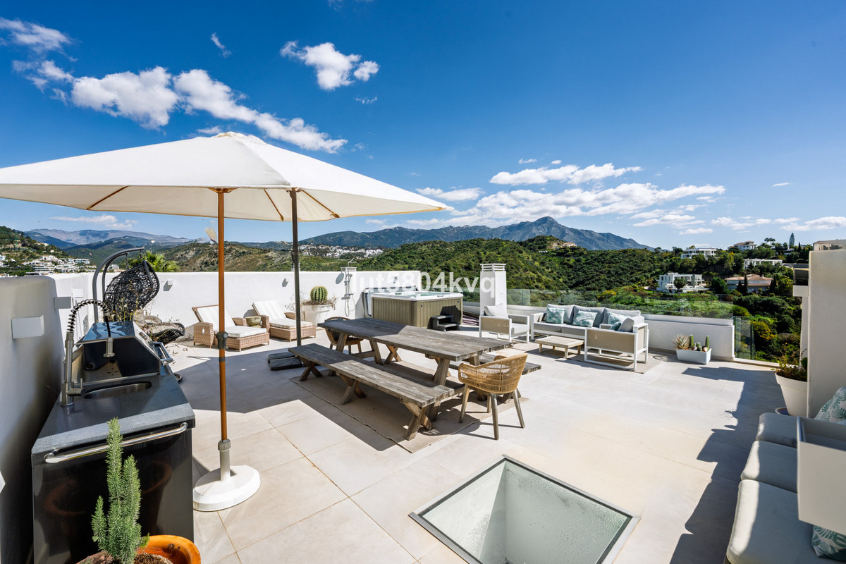 3 Bed Apartment for sale in La Quinta Costa Del Sol, Málaga, Spain