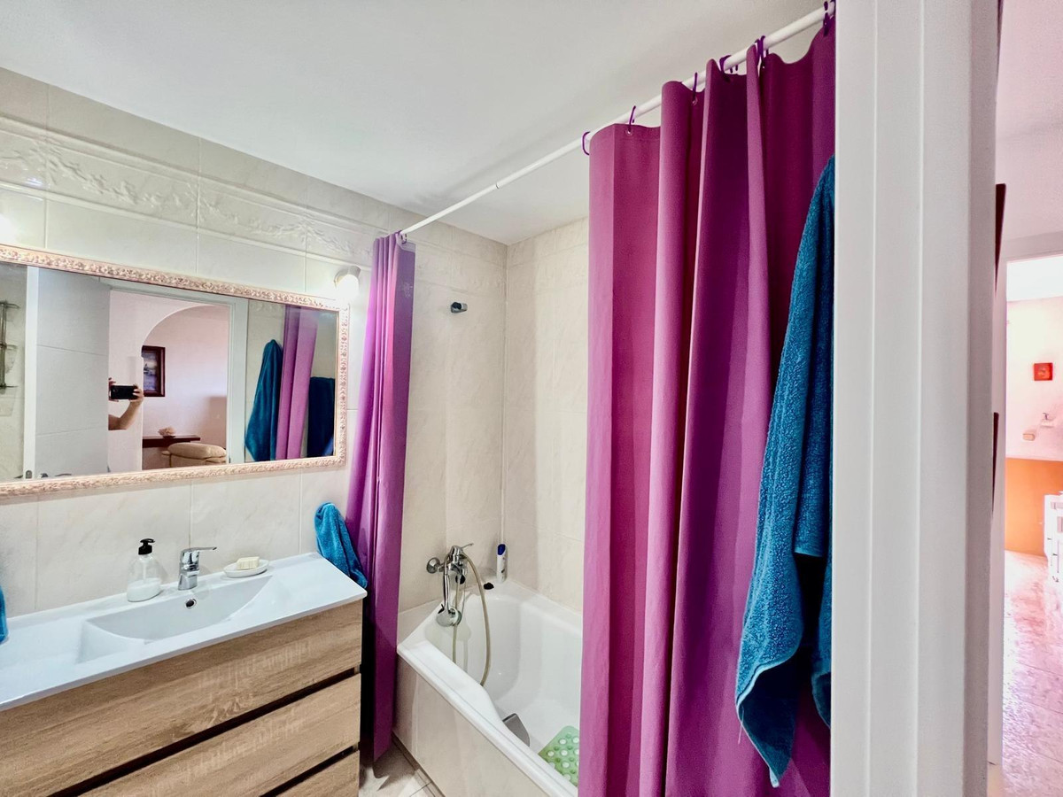 4 Bed Apartment for sale in Benalmadena Costa Costa Del Sol, Málaga, Spain