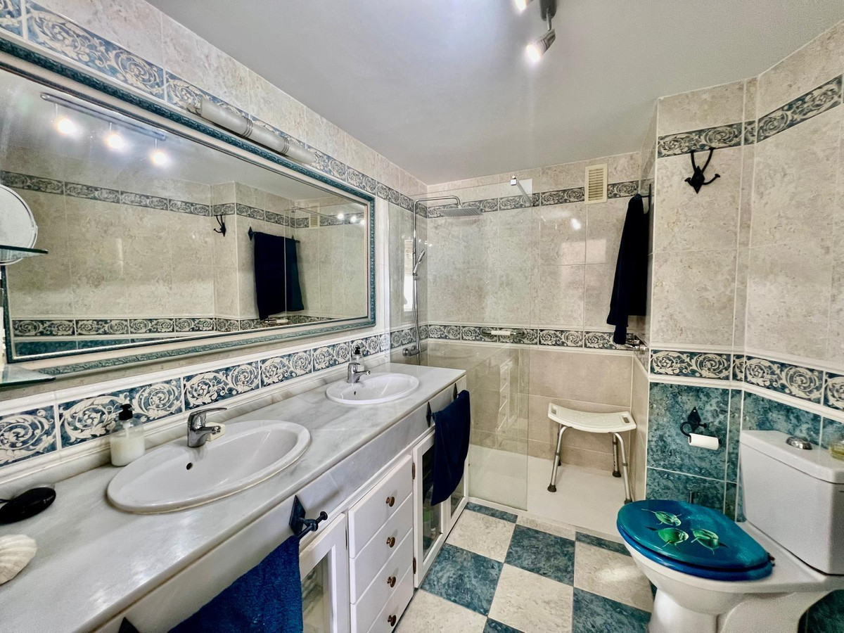 4 Bed Apartment for sale in Benalmadena Costa Costa Del Sol, Málaga, Spain