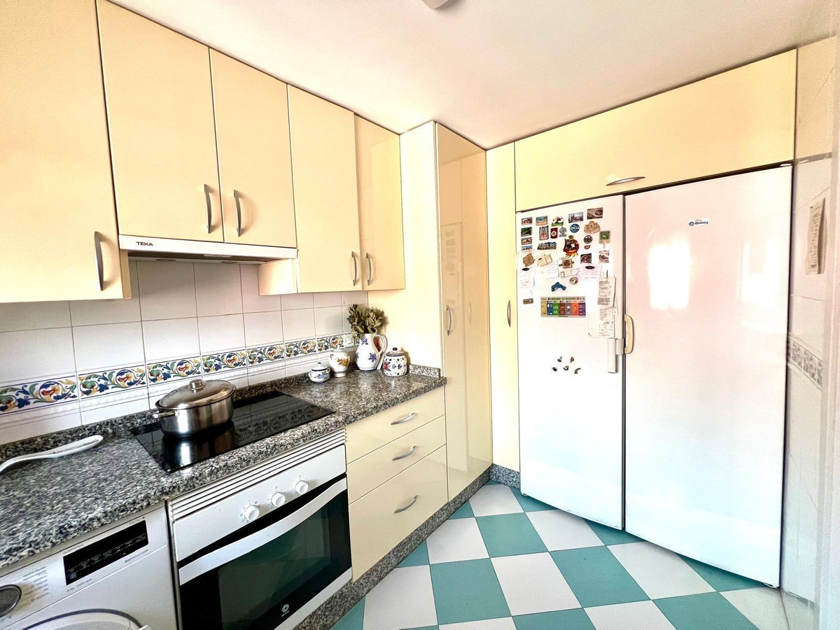 4 Bed Apartment for sale in Benalmadena Costa Costa Del Sol, Málaga, Spain