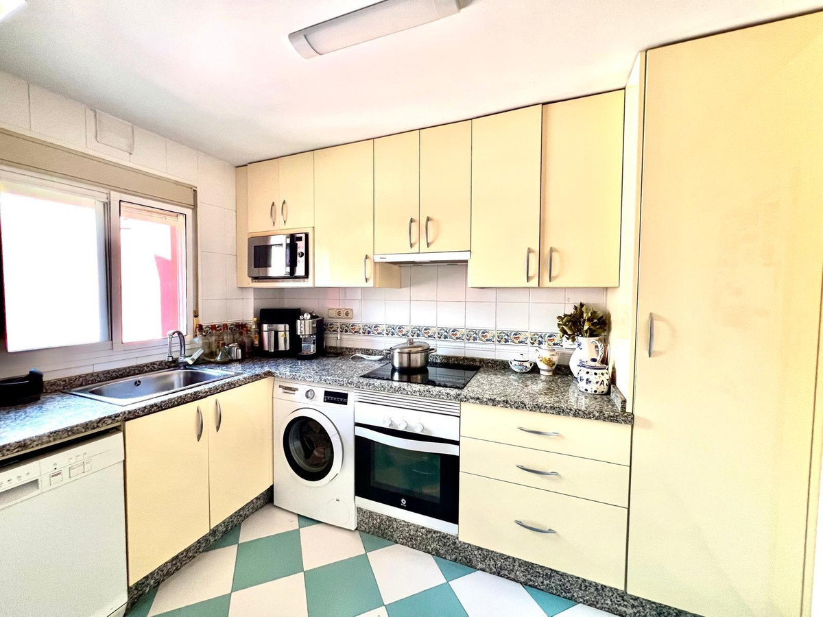 4 Bed Apartment for sale in Benalmadena Costa Costa Del Sol, Málaga, Spain