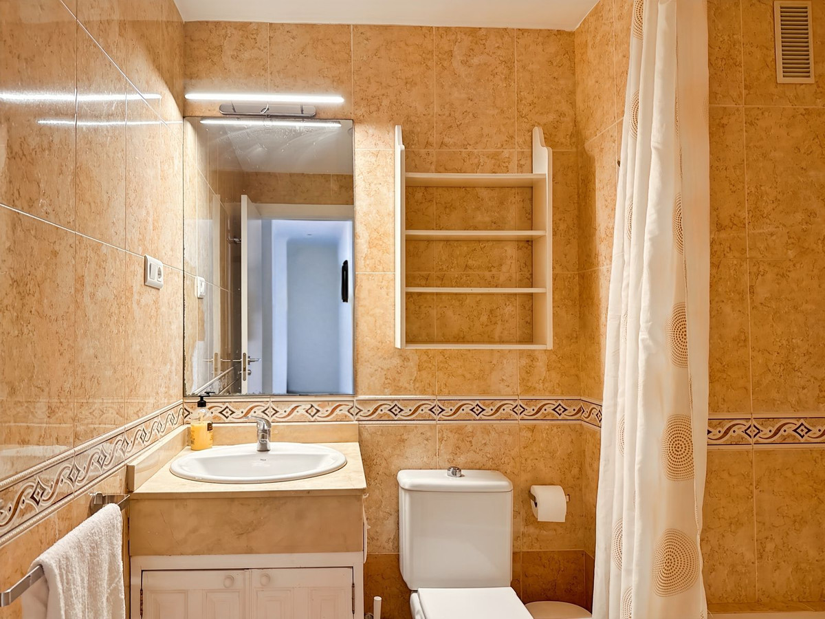 Se vende Apartamento Planta Media de 2 dormitorios en Málaga Ciudad, Málaga, España