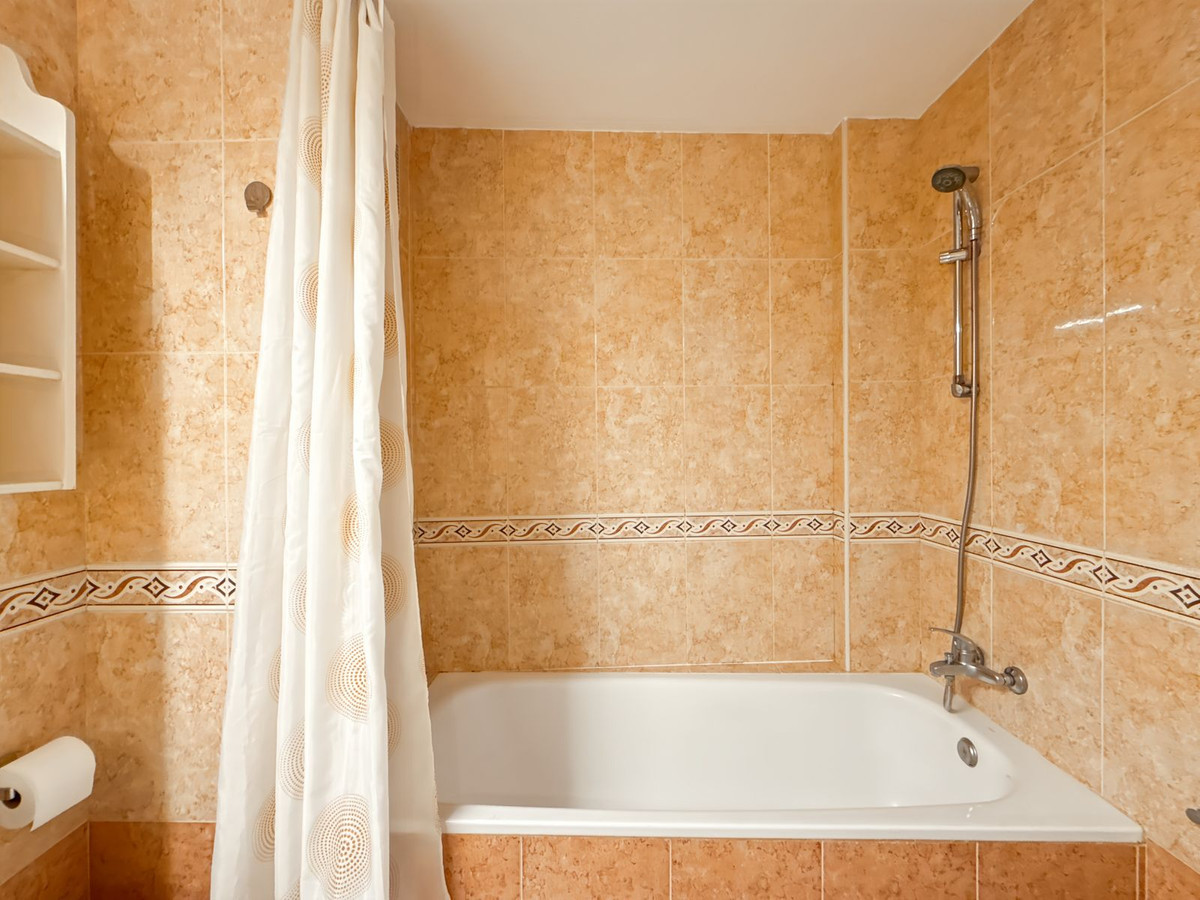 Se vende Apartamento Planta Media de 2 dormitorios en Málaga Ciudad, Málaga, España