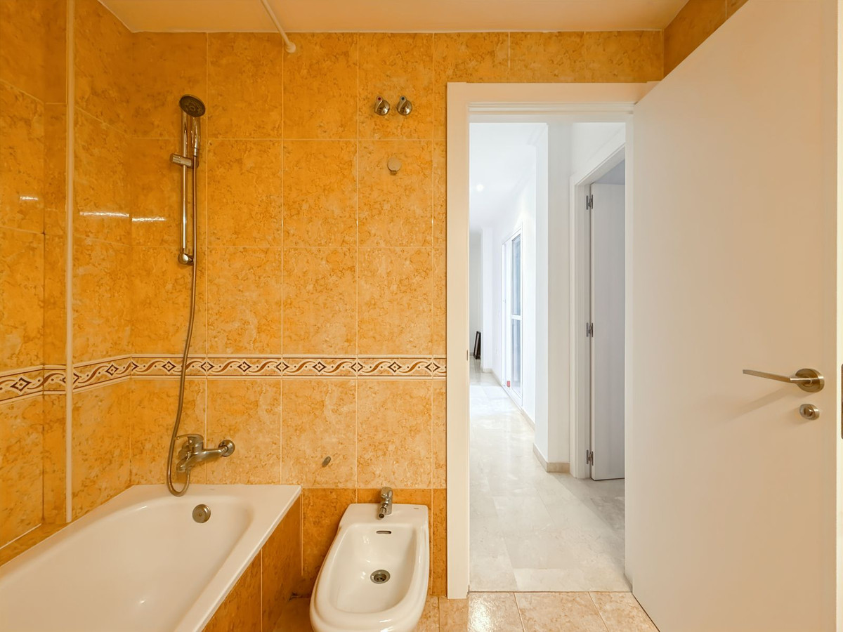 Se vende Apartamento Planta Media de 2 dormitorios en Málaga Ciudad, Málaga, España