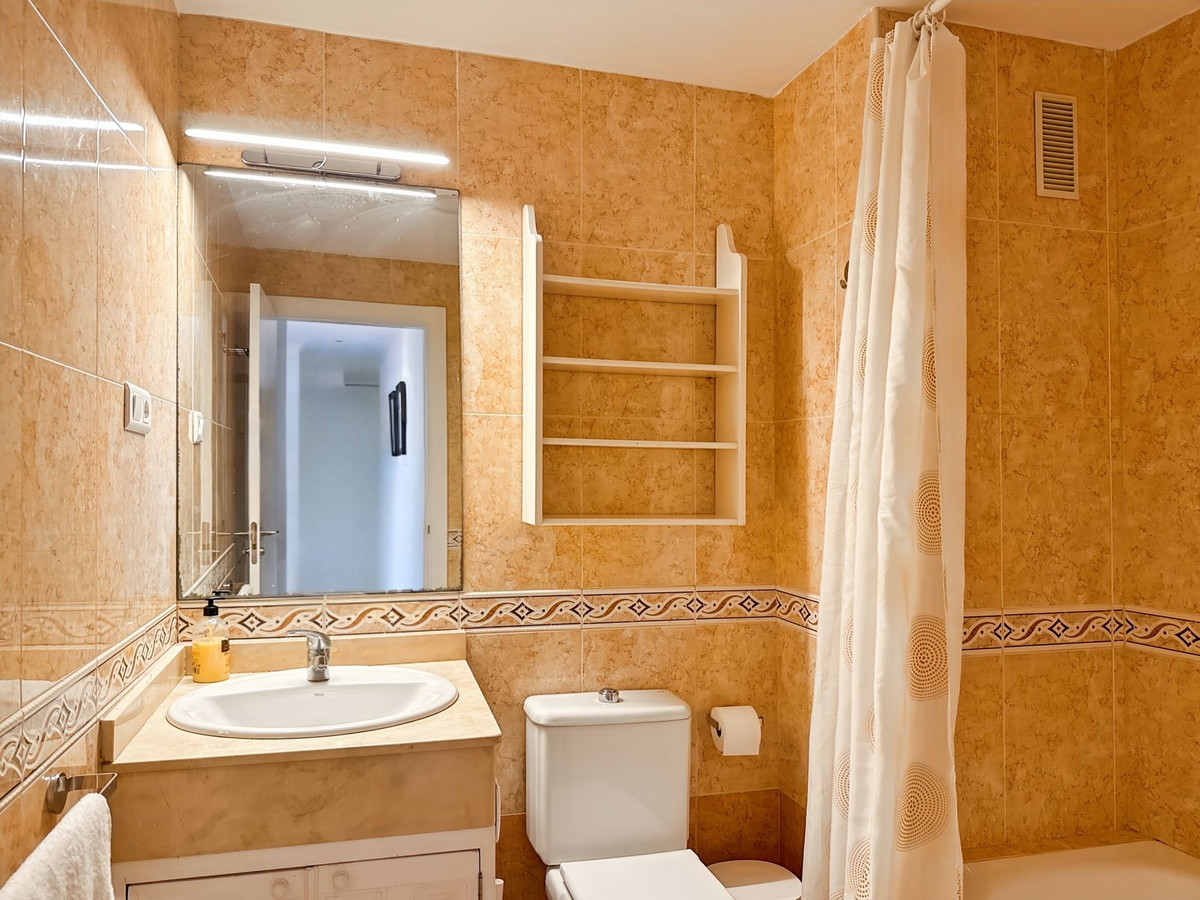 Se vende Apartamento Planta Media de 2 dormitorios en Málaga Ciudad, Málaga, España