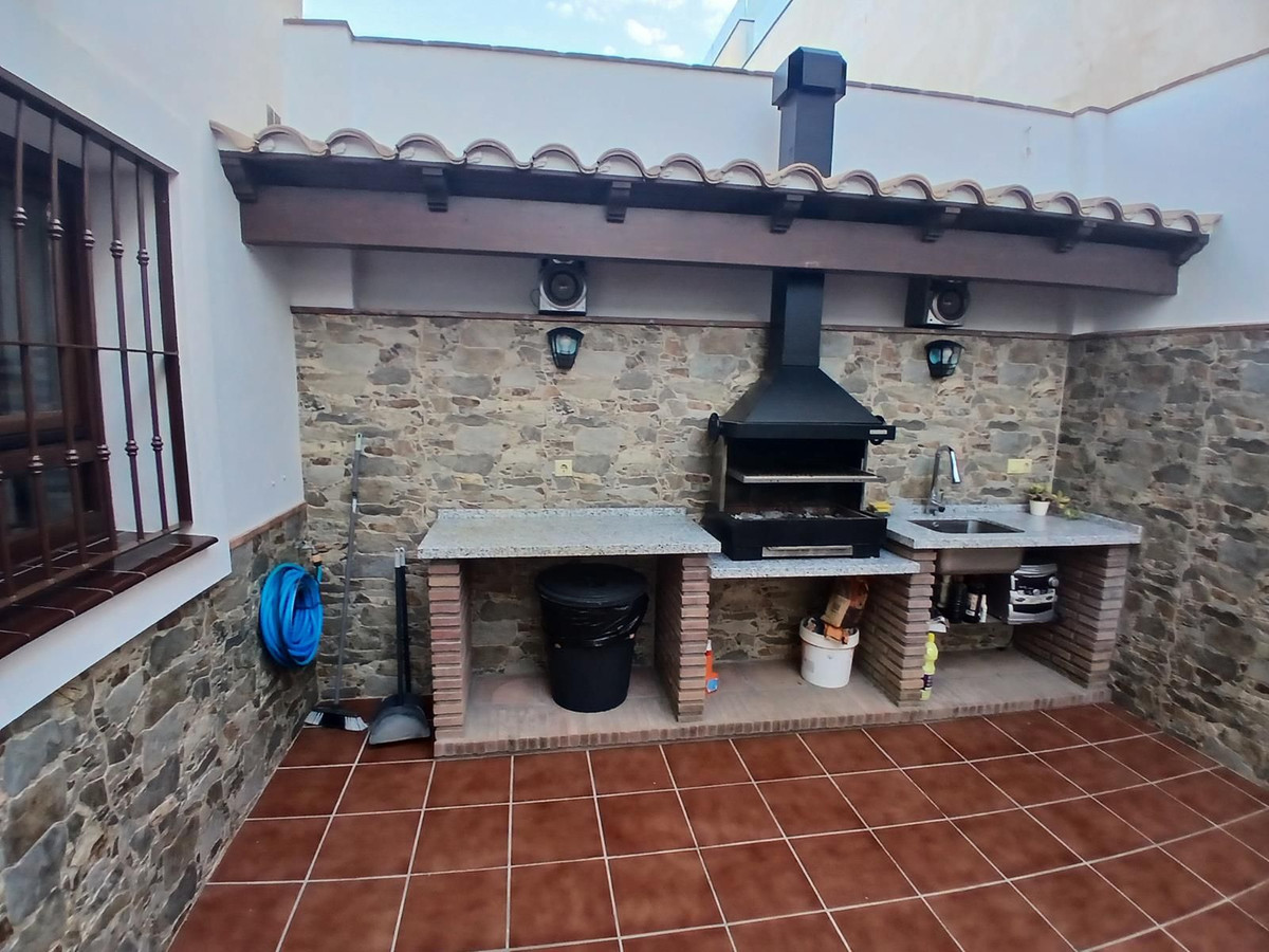 4 Bed Townhouse for sale in Los Pacos Costa Del Sol, Málaga, Spain