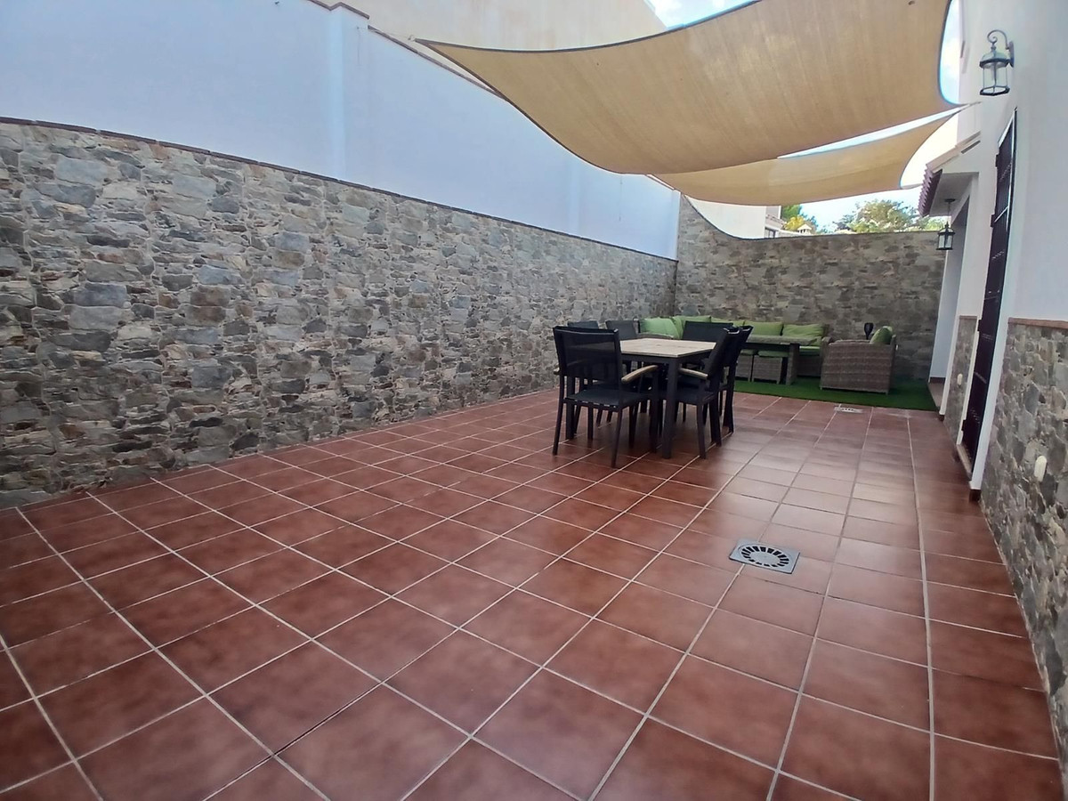 4 Bed Townhouse for sale in Los Pacos Costa Del Sol, Málaga, Spain