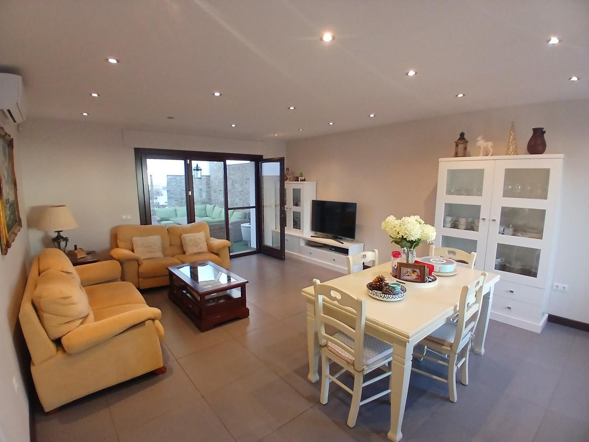 4 Bed Townhouse for sale in Los Pacos Costa Del Sol, Málaga, Spain
