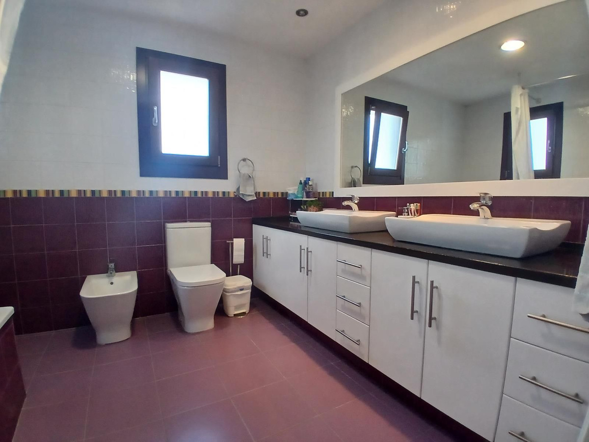 4 Bed Townhouse for sale in Los Pacos Costa Del Sol, Málaga, Spain