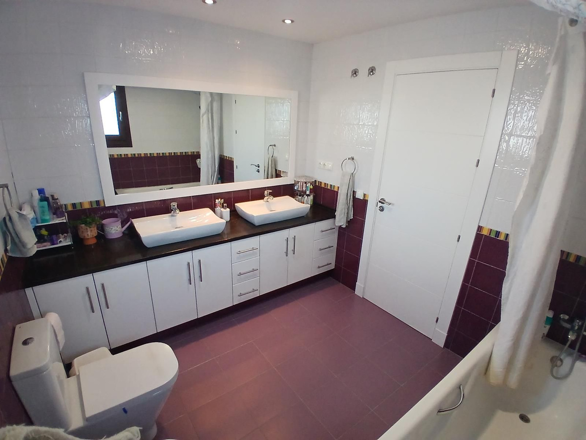 4 Bed Townhouse for sale in Los Pacos Costa Del Sol, Málaga, Spain