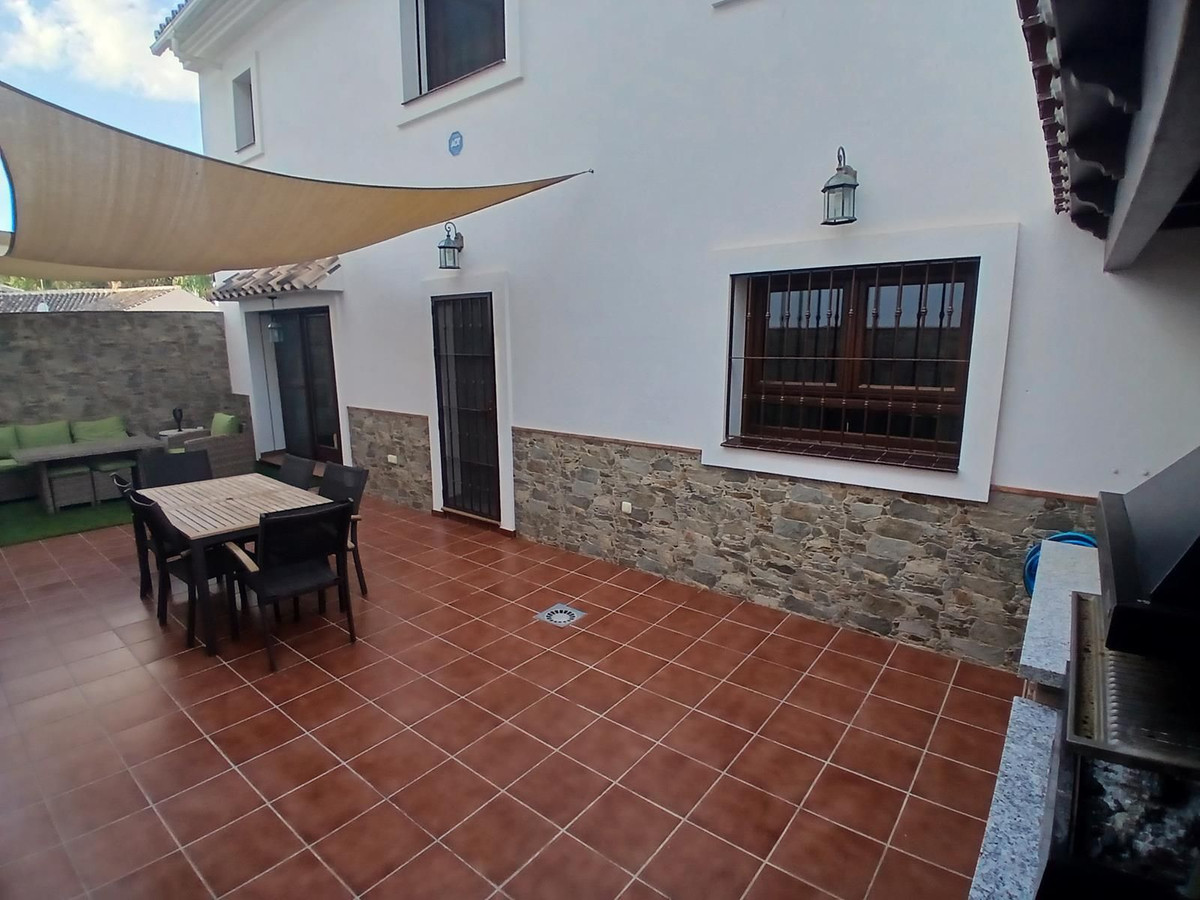 4 Bed Townhouse for sale in Los Pacos Costa Del Sol, Málaga, Spain