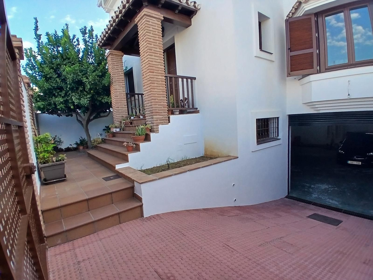 4 Bed Townhouse for sale in Los Pacos Costa Del Sol, Málaga, Spain