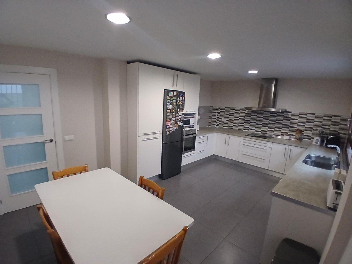 4 Bed Townhouse for sale in Los Pacos Costa Del Sol, Málaga, Spain