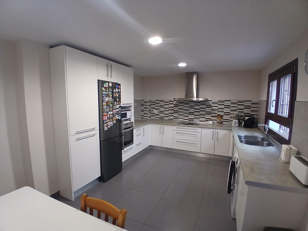 4 Bed Townhouse for sale in Los Pacos Costa Del Sol, Málaga, Spain