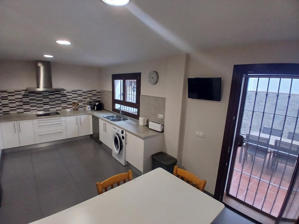4 Bed Townhouse for sale in Los Pacos Costa Del Sol, Málaga, Spain