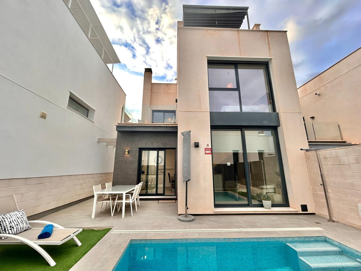 Se vende Villa - Chalet de 3 dormitorios en Costa Blanca, Alicante, España