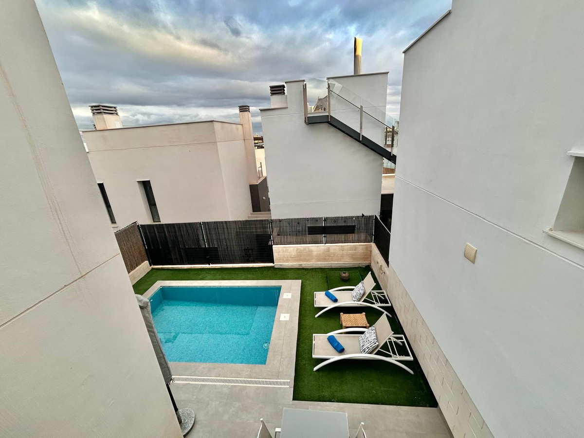 Se vende Villa - Chalet de 3 dormitorios en Costa Blanca, Alicante, España