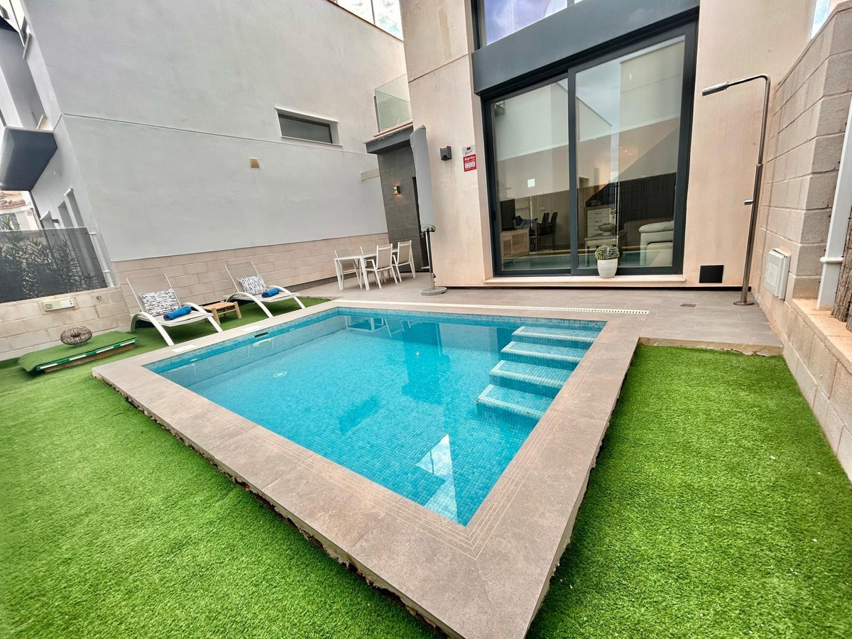 Se vende Villa - Chalet de 3 dormitorios en Costa Blanca, Alicante, España