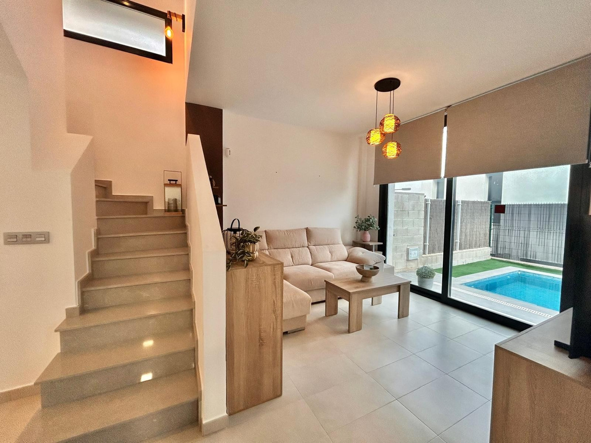 Se vende Villa - Chalet de 3 dormitorios en Costa Blanca, Alicante, España