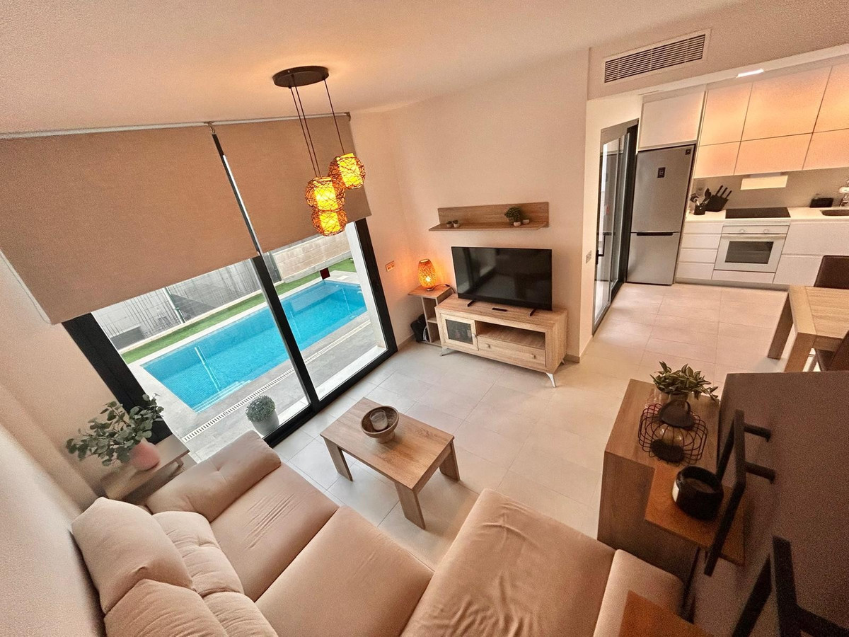 Se vende Villa - Chalet de 3 dormitorios en Costa Blanca, Alicante, España