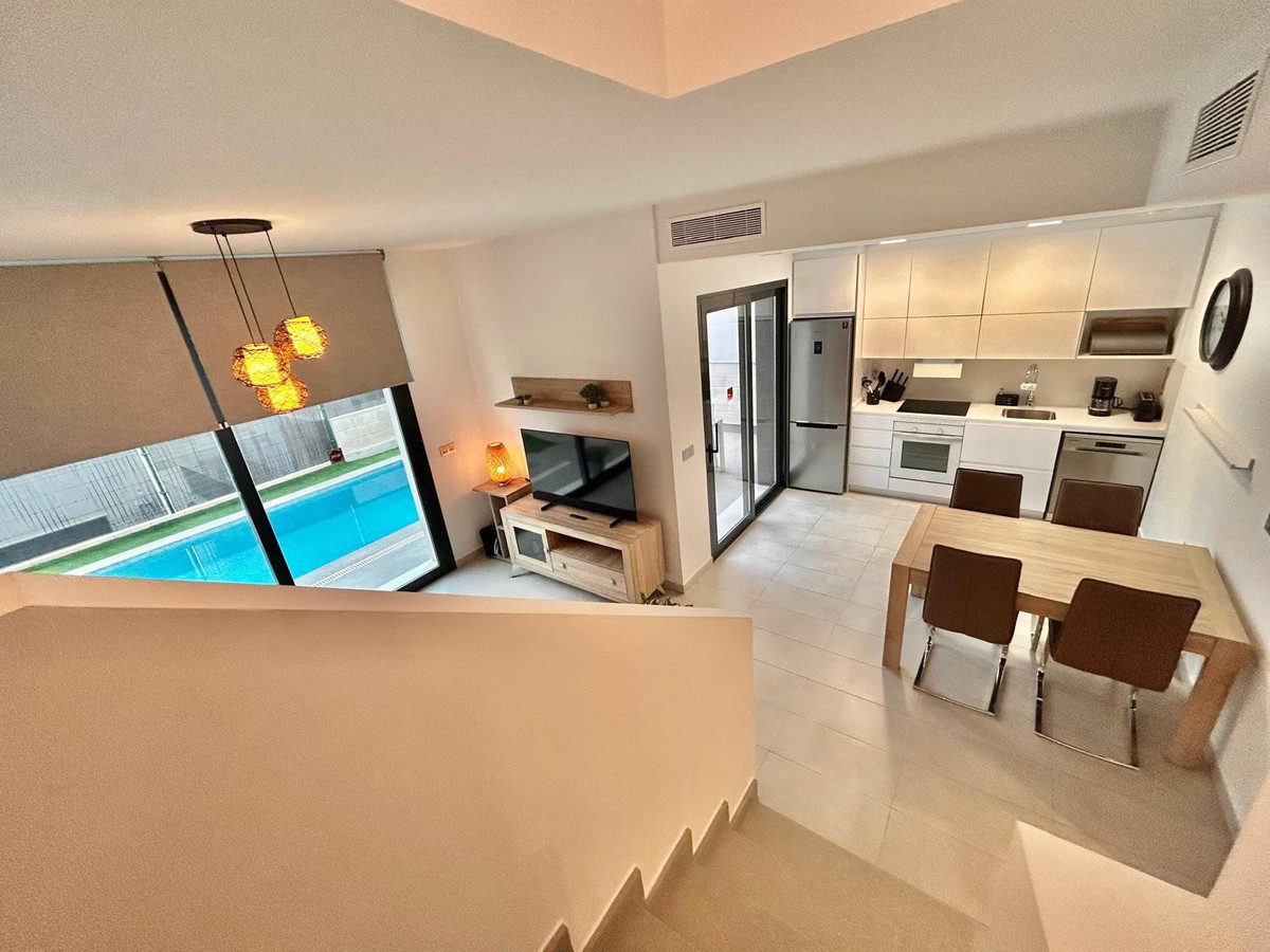 Se vende Villa - Chalet de 3 dormitorios en Costa Blanca, Alicante, España