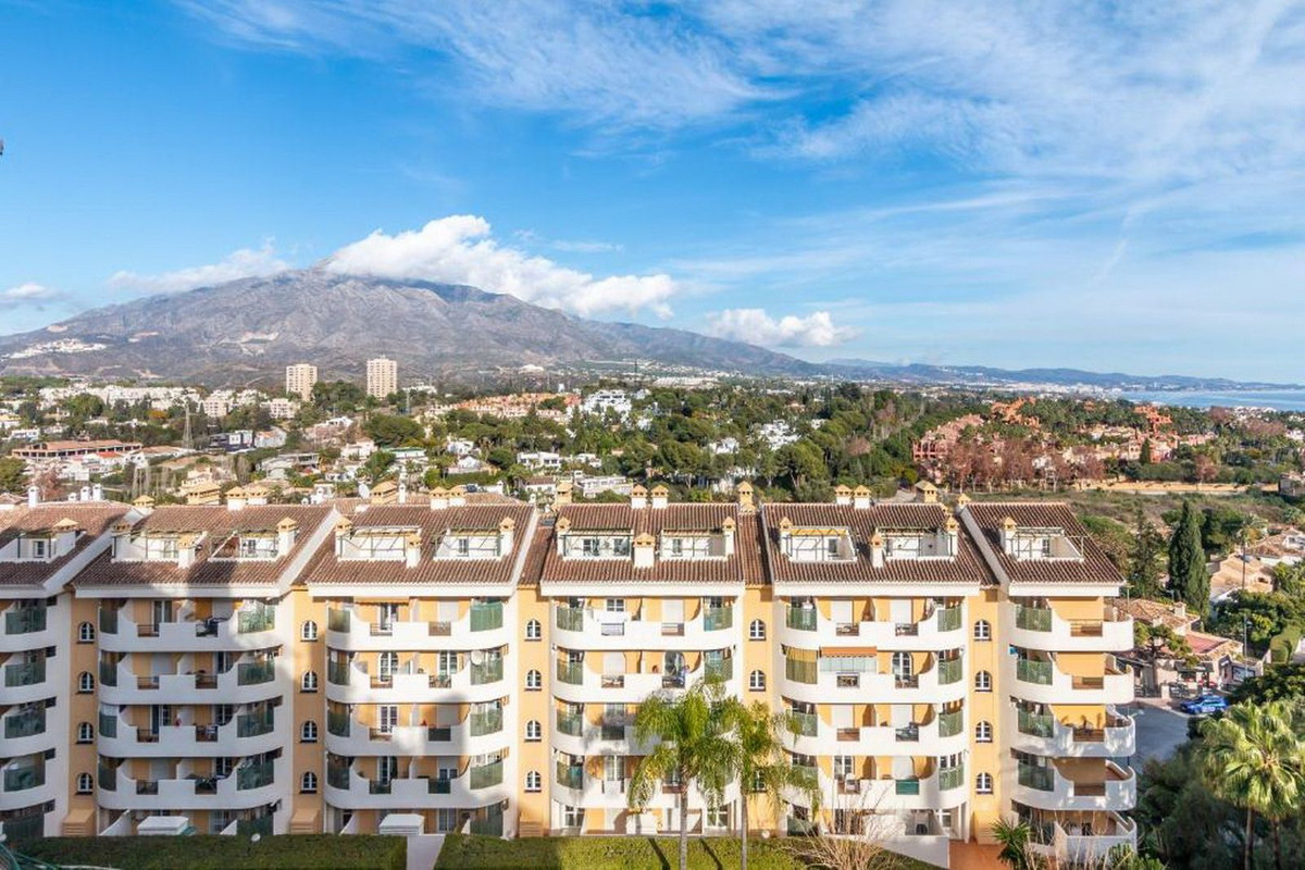 3 Bed Apartment for sale in Nueva Andalucía Costa Del Sol, Málaga, Spain