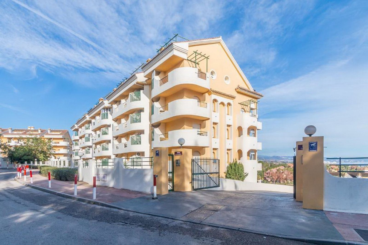 3 Bed Apartment for sale in Nueva Andalucía Costa Del Sol, Málaga, Spain