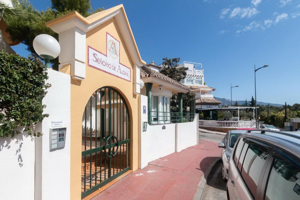3 Bed Apartment for sale in Nueva Andalucía Costa Del Sol, Málaga, Spain