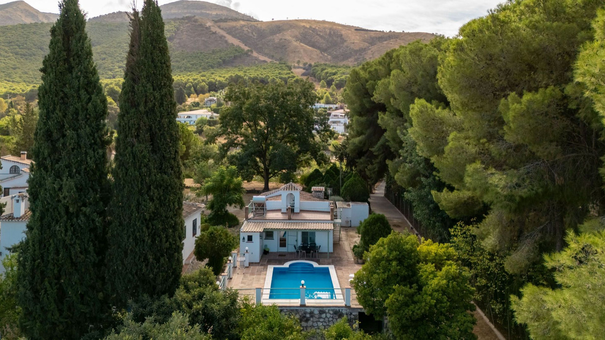 5 Bed Townhouse for sale in Alhaurín El Grande Costa Del Sol, Málaga, Spain