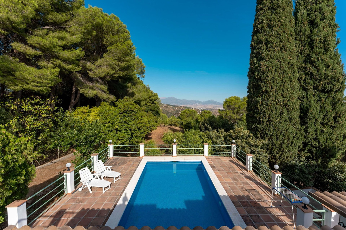 5 Bed Townhouse for sale in Alhaurín El Grande Costa Del Sol, Málaga, Spain