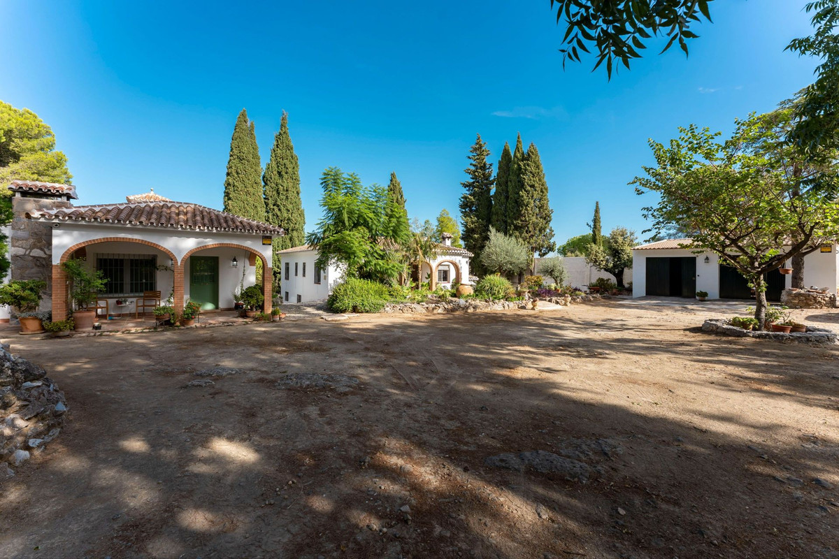 5 Bed Townhouse for sale in Alhaurín El Grande Costa Del Sol, Málaga, Spain