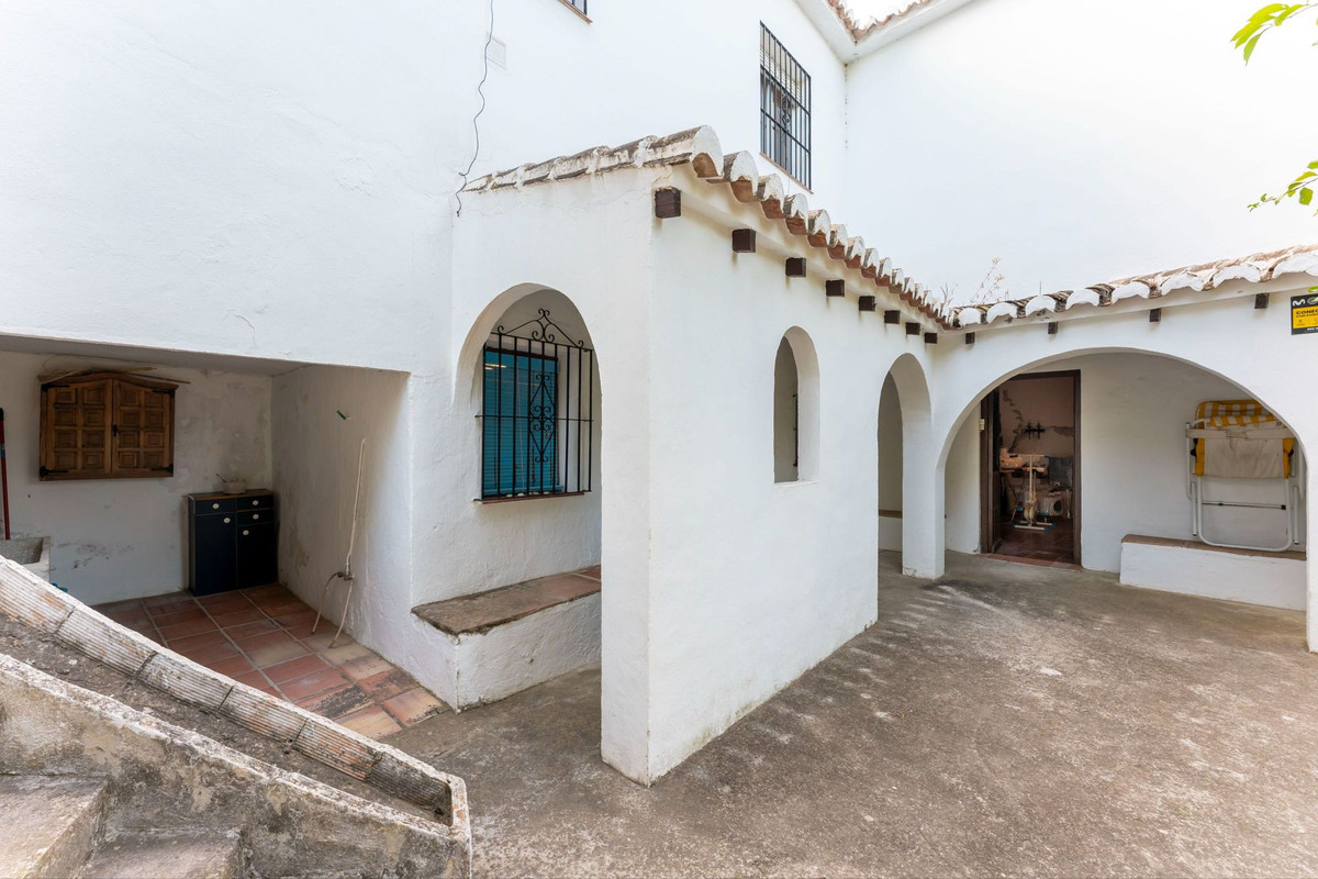 5 Bed Townhouse for sale in Alhaurín El Grande Costa Del Sol, Málaga, Spain