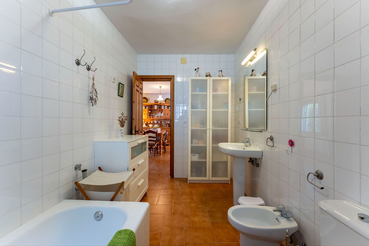 5 Bed Townhouse for sale in Alhaurín El Grande Costa Del Sol, Málaga, Spain