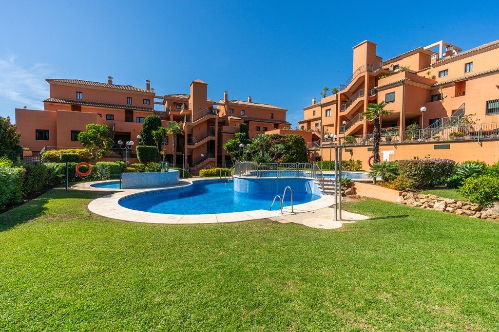 3 Bed Apartment for sale in Elviria Costa Del Sol, Málaga, Spain