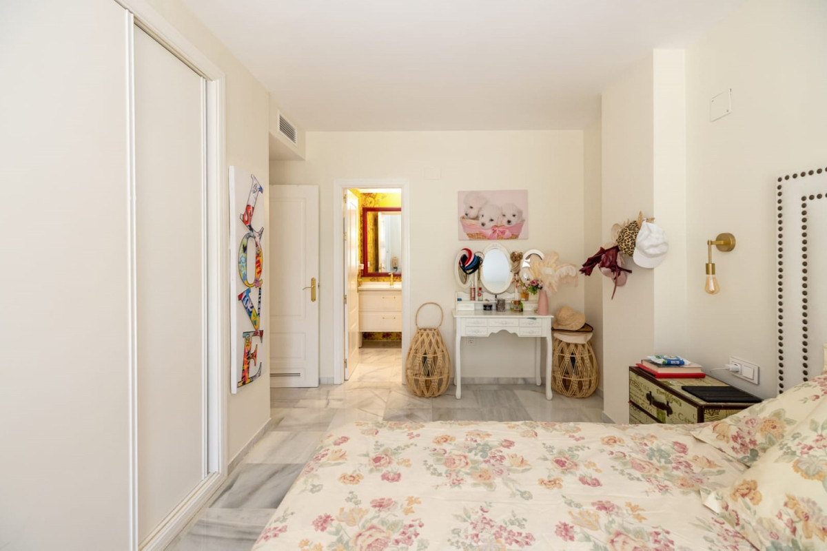 Se vende Apartamento Planta Media de 2 dormitorios en Costa Del Sol, Málaga, España