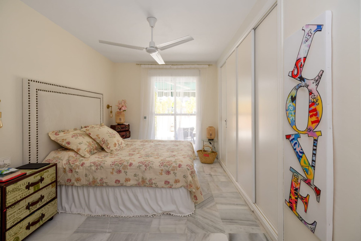 Se vende Apartamento Planta Media de 2 dormitorios en Costa Del Sol, Málaga, España