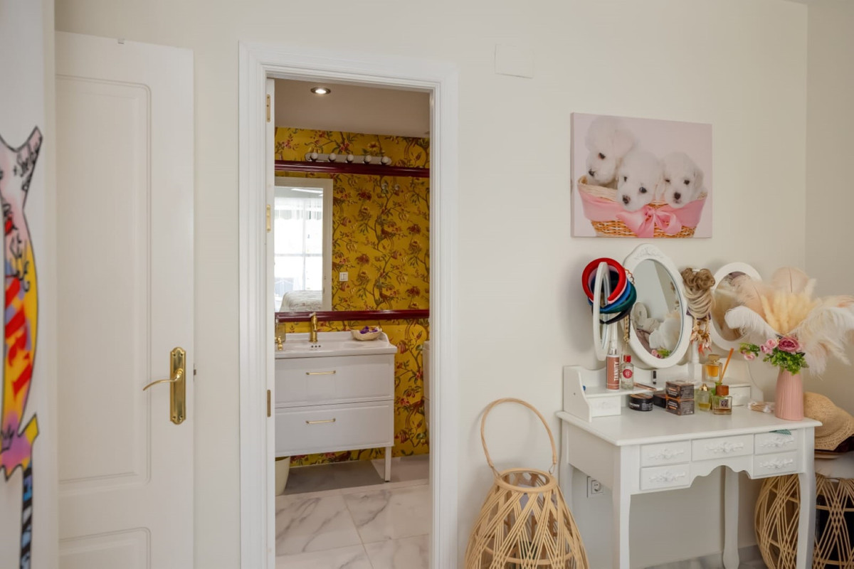 Se vende Apartamento Planta Media de 2 dormitorios en Costa Del Sol, Málaga, España