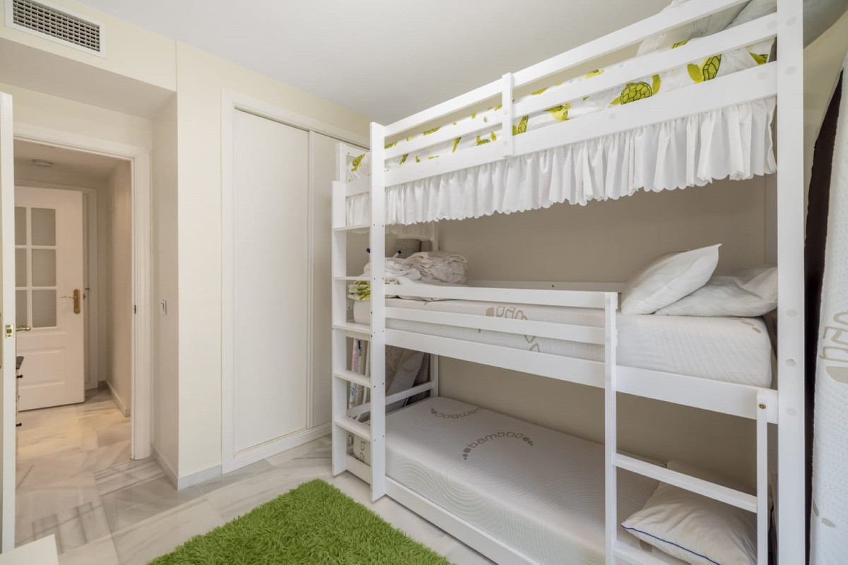 Se vende Apartamento Planta Media de 2 dormitorios en Costa Del Sol, Málaga, España