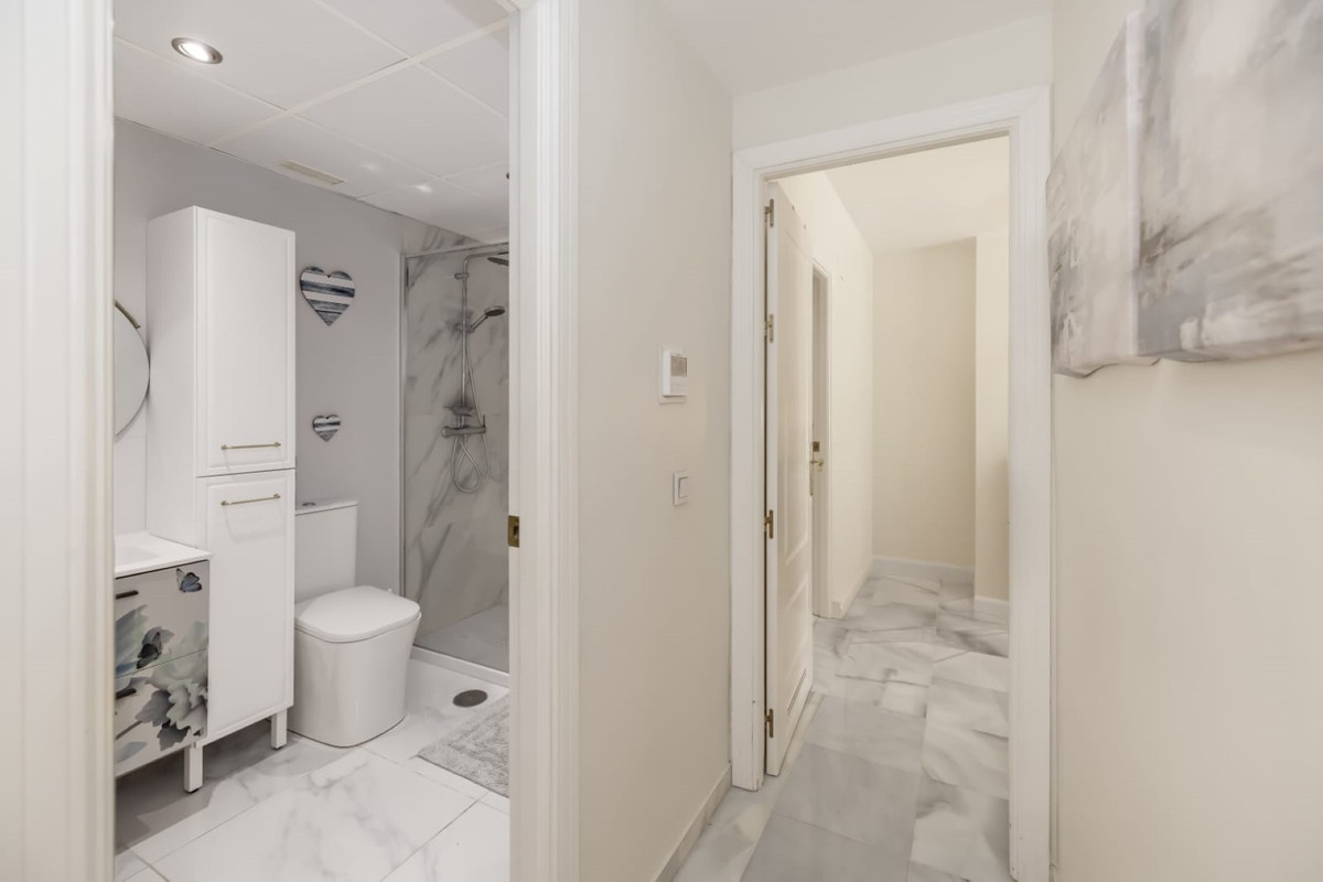 Se vende Apartamento Planta Media de 2 dormitorios en Costa Del Sol, Málaga, España