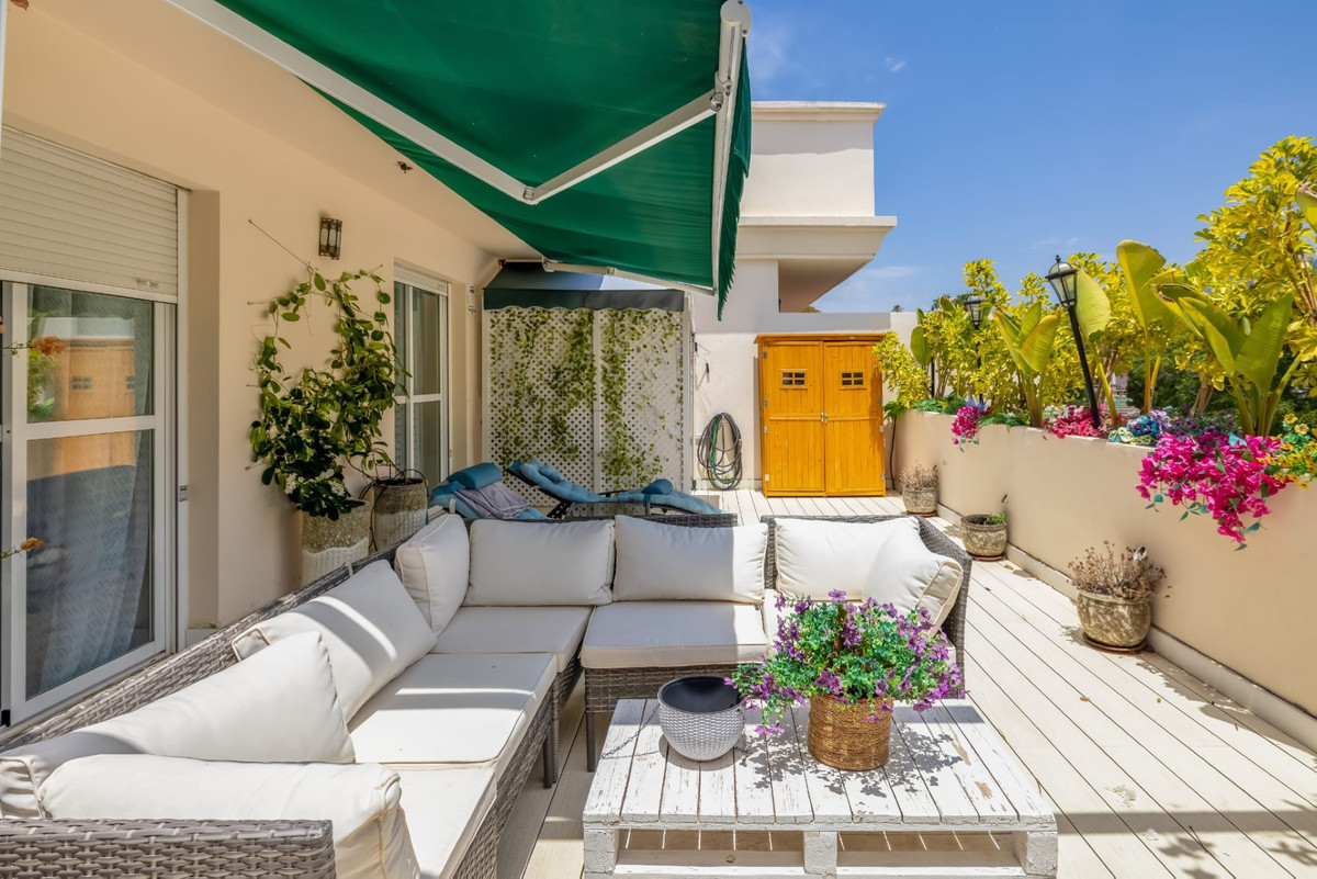 Se vende Apartamento Planta Media de 2 dormitorios en Costa Del Sol, Málaga, España