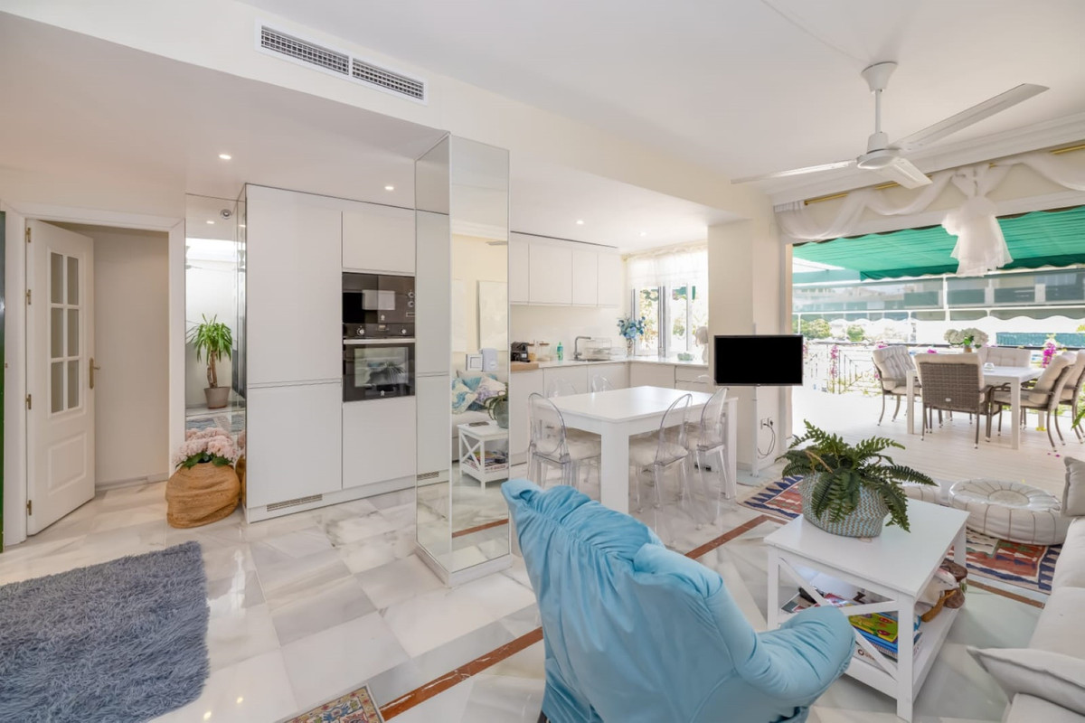 Se vende Apartamento Planta Media de 2 dormitorios en Costa Del Sol, Málaga, España