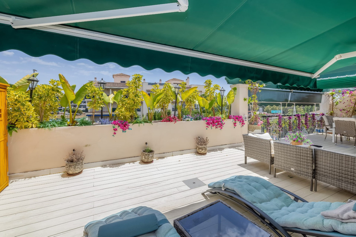 Se vende Apartamento Planta Media de 2 dormitorios en Costa Del Sol, Málaga, España