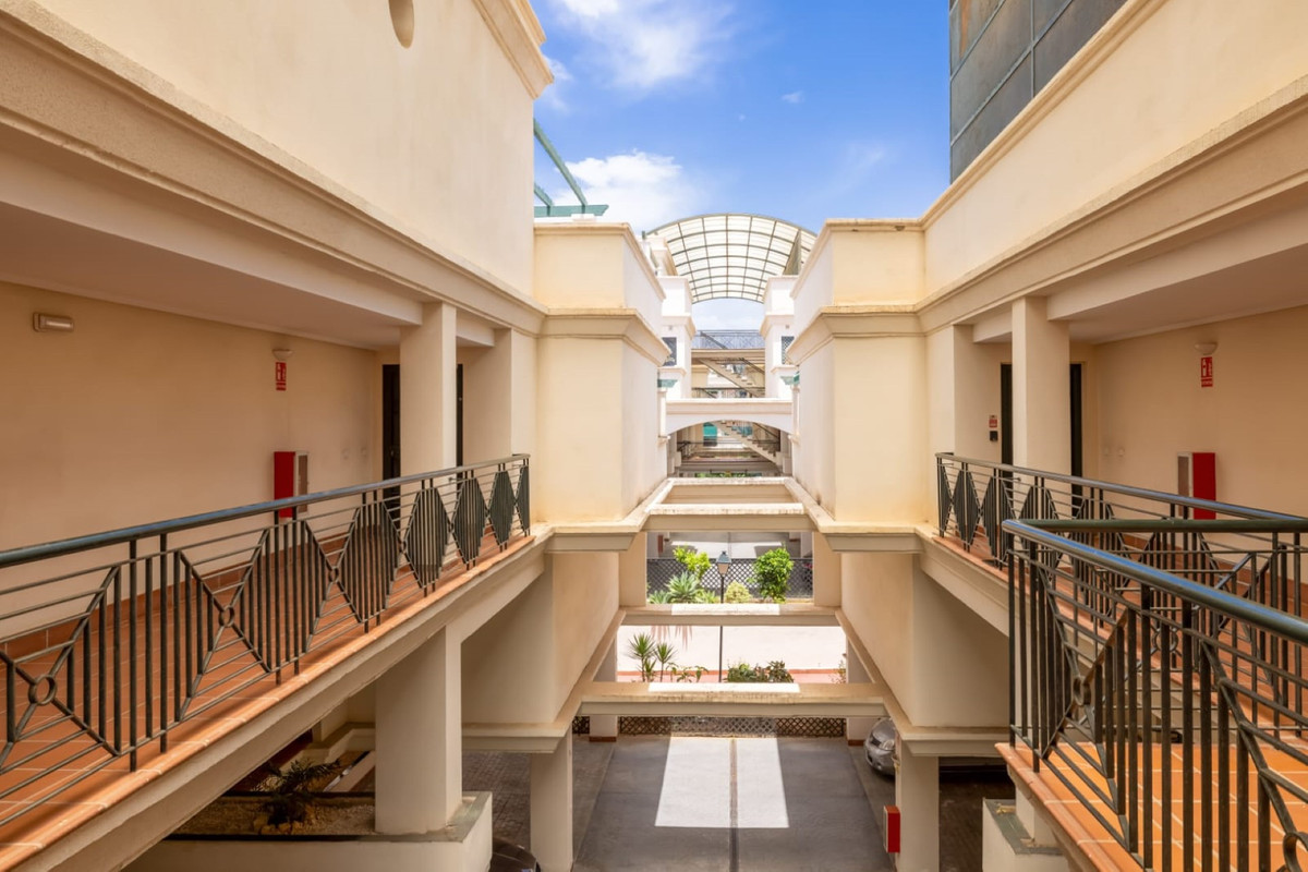 Se vende Apartamento Planta Media de 2 dormitorios en Costa Del Sol, Málaga, España