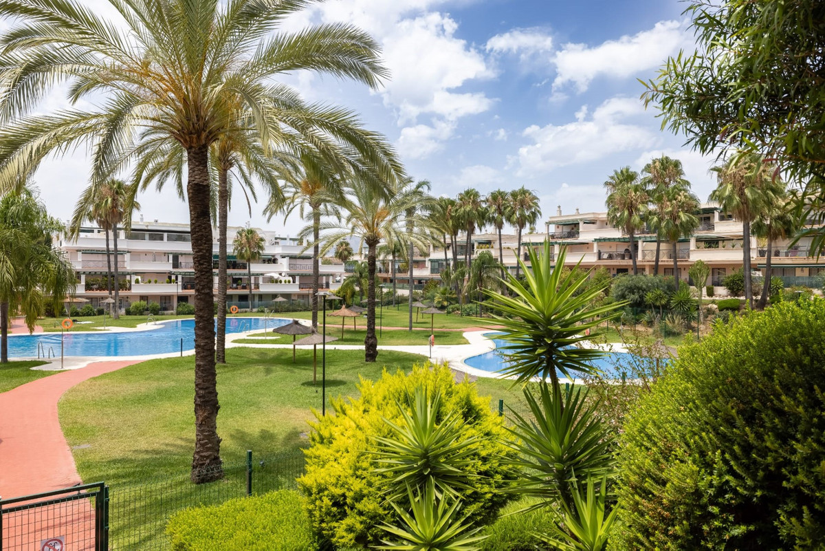 Se vende Apartamento Planta Media de 2 dormitorios en Costa Del Sol, Málaga, España
