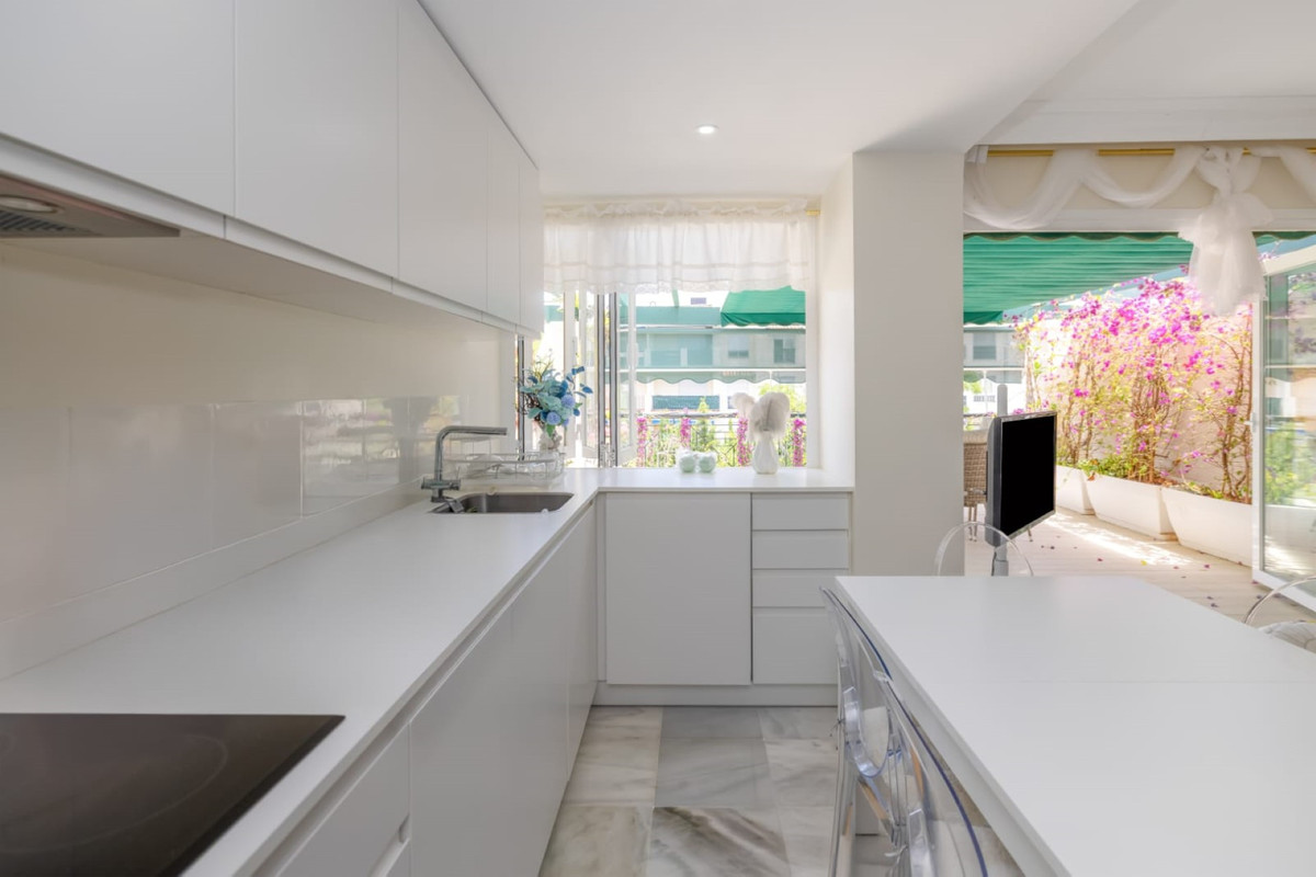 Se vende Apartamento Planta Media de 2 dormitorios en Costa Del Sol, Málaga, España