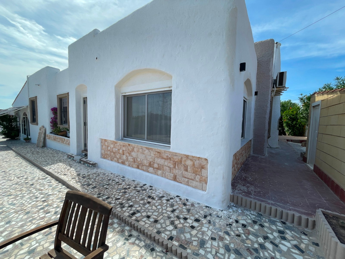 Se vende Villa - Chalet de 6 dormitorios en Costa Blanca, Alicante, España