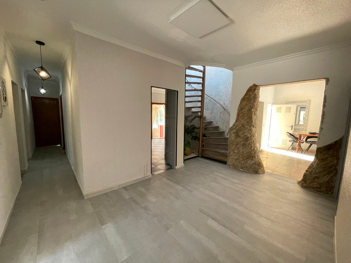 Se vende Villa - Chalet de 6 dormitorios en Costa Blanca, Alicante, España