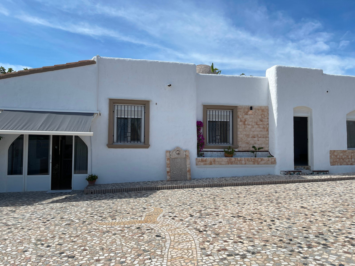Se vende Villa - Chalet de 6 dormitorios en Costa Blanca, Alicante, España
