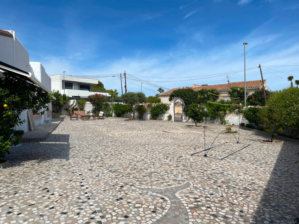 Se vende Villa - Chalet de 6 dormitorios en Costa Blanca, Alicante, España